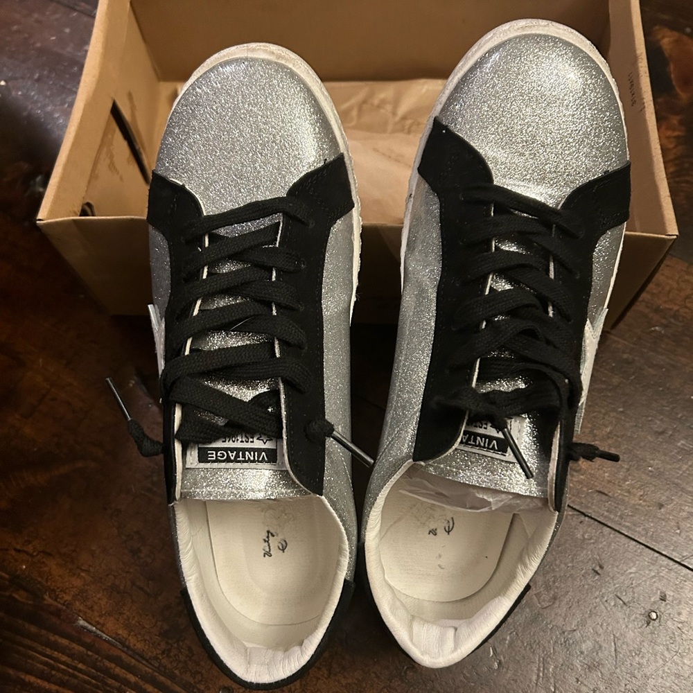 VINTAGE HAVANA "Carla" Fashion Star Sneakers Glitter Silver/Black/White Pop sz 9